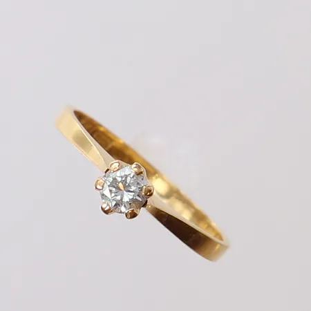 Ring med diamant ca 0,24ct. stl 17, bredd 1,5-5mm. 18K  Vikt: 1,9 g