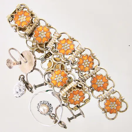 Silversmycken, pärlor, stenar saknas, defekta, buckliga, silver 830-925/1000 Vikt: 28,3 g