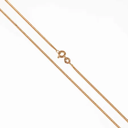 Kedja, Pansar i 18K guld. Den är 42 cm lång, 1,5 mm bred och väger 4,1g. Fint skick. Springring.