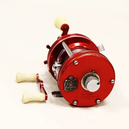 Fiskerulle Abu 6000, ej funktionstestad, (lös vev medföljer).