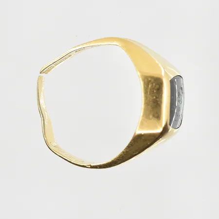 Diverse defekt guld med sten 18K. Vikt: 4 g