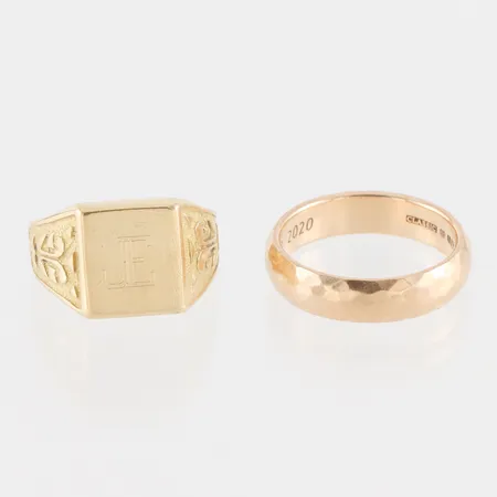Ringar 2 st med gravyr och monogram, 18k. Vikt: 20,1 g