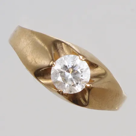 Ring med vit sten, stl 16, bredd 2-6mm, 18K Vikt: 1,9 g