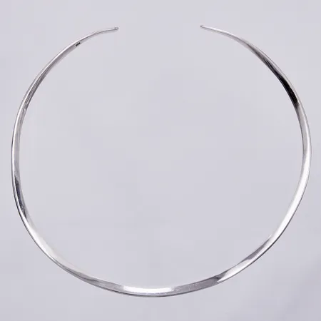 Collier, stel, Ø ca 12,5cm, bredd: ca 4mm, 925/1000 Silver  Vikt: 19,8 g