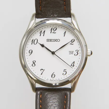 Herrur Seiko, stål, quartz, 39mm, refnr 6N42-00K0, boettnr 9N0850, safirglas, datum, läderband ej original, inga andra tillbehör.