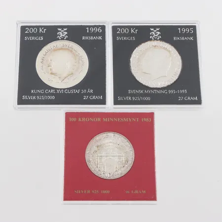 Mynt 2 st 200 kronor + 1 st 100 kronor,silver. Vikt: 70 g