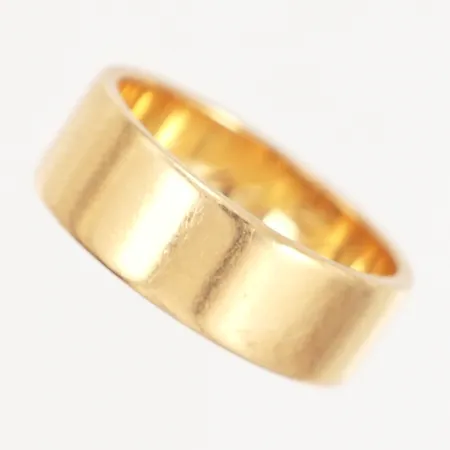 Ring slät, stl 16¼, bredd: 6mm, gravyr, 18K Vikt: 5,8 g