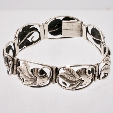 Armband i silver, 20cm, bredd 19mm, 830/1000, tillverkad av Ge-Kå-Smycke, år 1952, vikt 30,65g.