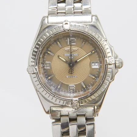 Herrur Breitling Wings, stål, automatisk, 37mm, ref: A10050 utnött, knappt synligt, snr: 2920, safirglas, datum, skadad urtavla, pilotlänk, stål, viklås, inga tillbehör.