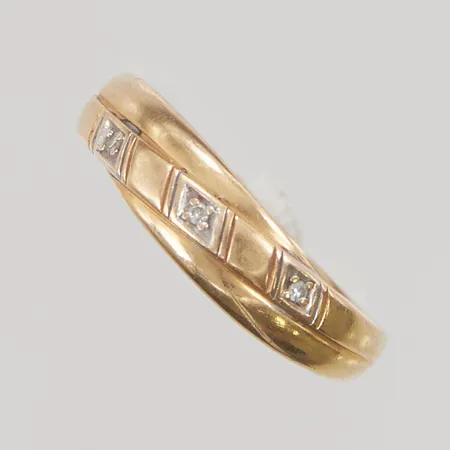 Ring, Ø17¼, bredd: 1,8-5,1mm, 18K, 1,9g.