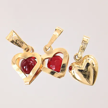 Guldsmycken, buckliga, repiga, 18K  Vikt: 1,4 g