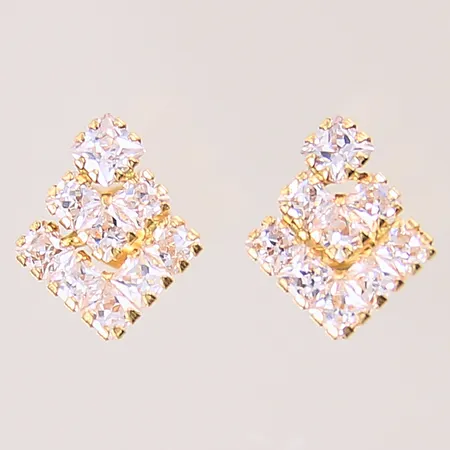 Ett par örhängen med vita stenar, Ø8mm, GHA, 18K  Vikt: 1 g