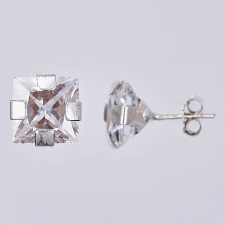 Ett par örhängen med vita stenar, Längd ca 1cm, bredd ca 10mm, 925/1000 silver  Vikt: 4,2 g