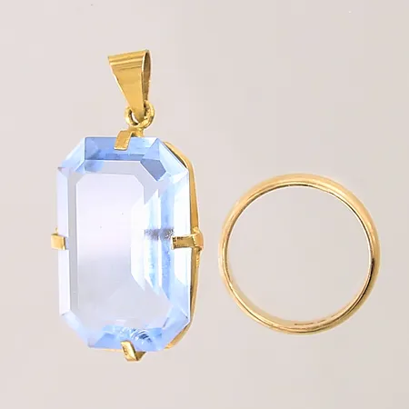 Guldsmycken, skadad sten, gravyr, skevheter, 18K  Vikt: 10,1 g