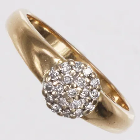 Ring, diamanter 0,20ct enligt gravyr, stl 17¾, bredd 2,6-7,3mm, 18K Vikt: 3,8 g