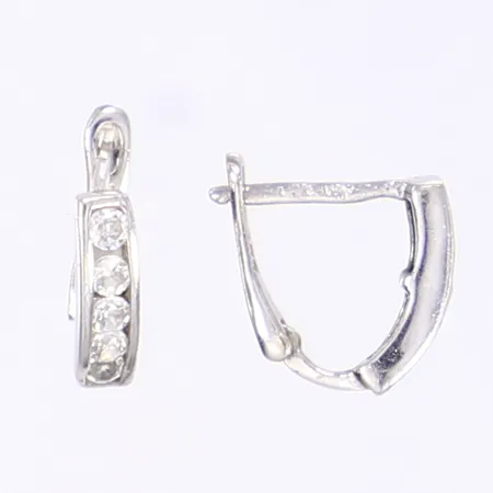 Ett par örhängen med vita stenar, 10x10mm, vitguld 14K Vikt: 1,1 g