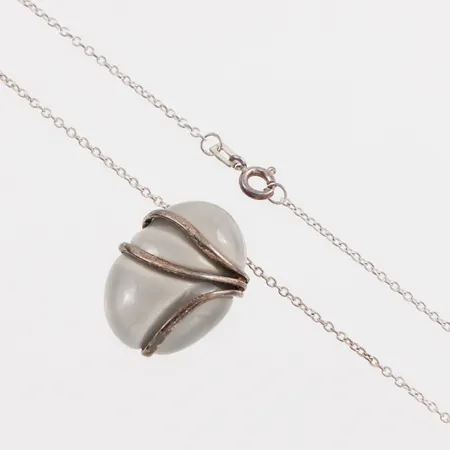 Collier med stenhänge, längd ca 40 cm, hängets höjd ca 25 mm, silver. Vikt: 0 g