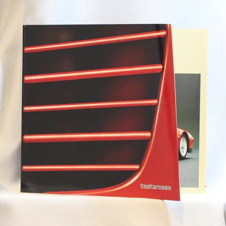 6st Kataloger/Broschyrer utgivna av Ferrari, ca 1990-tal, med slitage, olika modeller av bilar 3008, quattrovalvole, 348, testarossa, 328, F355 