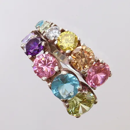 Ring med färgstenar, stl 17, ca bredd 5-18mm. 925/1000 silver Vikt: 14,1 g