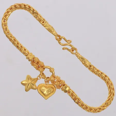 Armband med berlocker, längd 16,5cm, bredd 2,9-19mm, Thailand, ½ baht, 23K  Vikt: 7,6 g