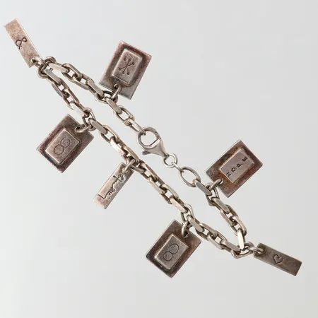 Armband med sju berlocker, Efva Attling, ca 17,5cm, bredd ca 4mm. 925/1000 silver  Vikt: 25,9 g