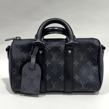 Väska, Louis Vuitton "Keepall Bandoulière 25", modell-nr: M46271, mått: 25 x 15 x 11 cm, avtagbar axelrem, något smutsig invändigt,  kvitto från Birger Jarlsgatan år 2023, dustbag, box.