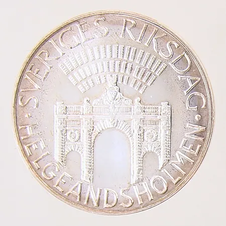 Mynt, 100kr, Sveriges Riksdag Helgeandsholmen, år 1983, 32mm, plastetui, silver 925/1000 Vikt: 15,9 g