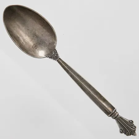 Sked, modell: Dronning/Acanthus, Johan Rohde för Georg Jensen, längd: 156mm, personlig gravyr, missfärgad, sterling silver, 925/1000 Vikt: 33,1 g