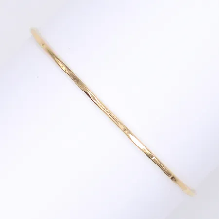 Armring, Ø65mm, bredd 2mm, något skev i formen, 18K Vikt: 6,5 g