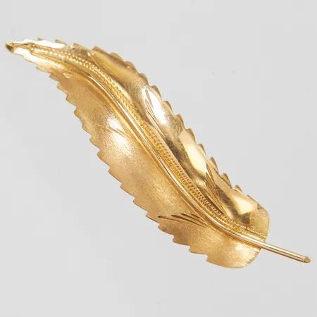 Brosch, löv, 50x12,2mm, delvis satinerad, 18K Vikt: 3,6 g
