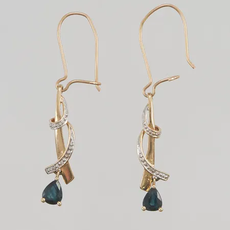 Örhängen, safirer samt diamanter 2 x ca. 0,005ct, 40mm, krokar, 18K, 2,2g.