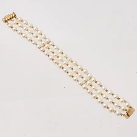 Pärlarmband med guldlås i 14K, 18,5cm, bredd 18mm, treradigt med odlade pärlor. Vikt: 0 g