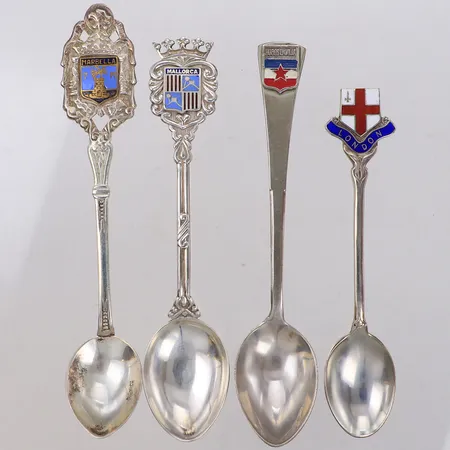4 Souvenirskedar, längd 10-12cm, London, Jugoslavien, Marbella, Mallorca, silver 830/1000 Vikt: 49,8 g