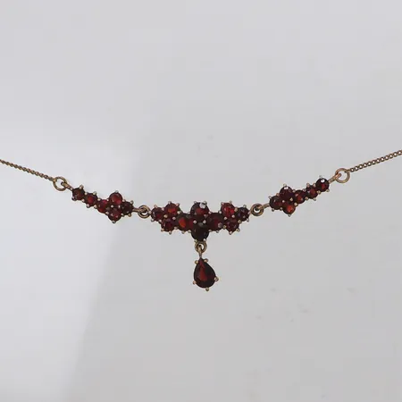 Collier med granater, längd 48cm, bredd 1,1-21,3mm, gulmetall