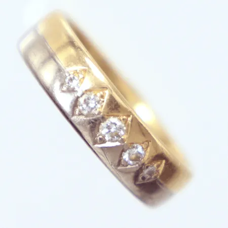 Ring tvåfärgad diamanter 0,12ct enligt gravyr, Ø15¾, gravyr, 18k Vikt: 4,9 g