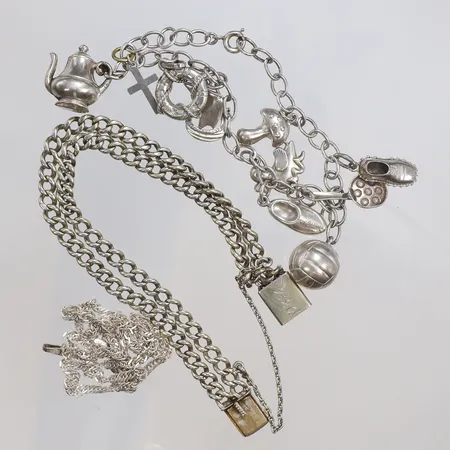 Diverse silver, defekt med gravyr 830-925/1000 Vikt: 38,9 g