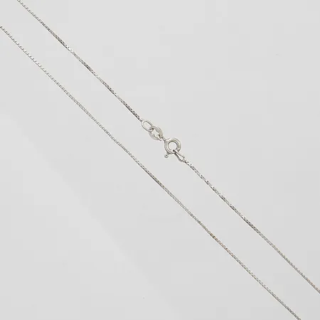 Kedja, Venezia, längd: 37,3cm, bredd: 0,8mm, ojämnheter på länken, skadad låsögla, silver, 925/1000 Vikt: 1,5 g