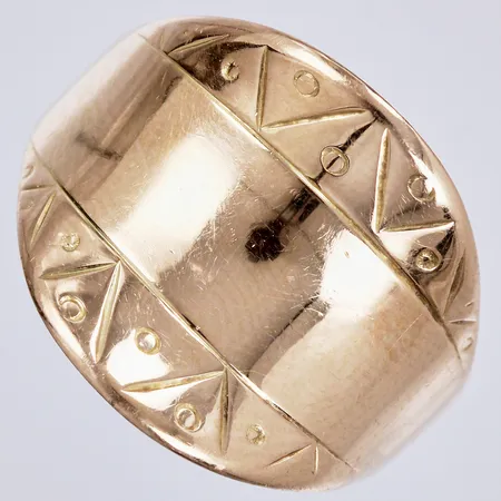 Ring, stl. ca 17½, bredd: ca 3-15mm, Stigbert, 18K  Vikt: 4,4 g