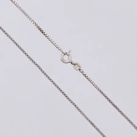 Kedja Venezia, längd ca 37cm, bredd ca 1mm, 835/1000 silver Vikt: 3 g