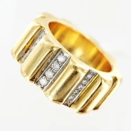 Ring, diamanter 4 x ca 0,03ct, 8 x ca 0,01ct, stl 18½, bredd 11mm, höjd ca 4mm, Forslund Juvelateljen Per-G, Malmö, år 1998, 18K.   Vikt: 36,1 g