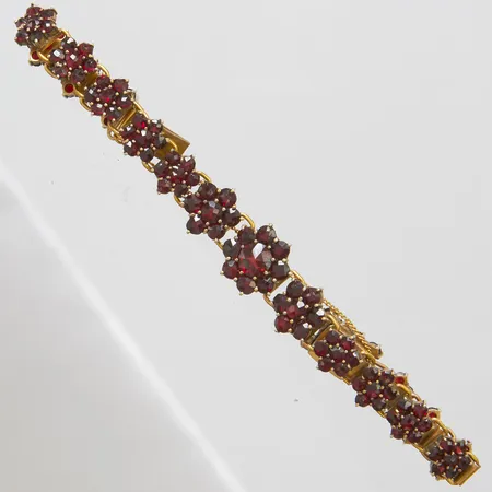 Armband med granater varav en saknas, längd: ca.18,5cm, bredd: 8,9-11,8mm, säkerhetskedja, oädel metall, bruttovikt 14,0g