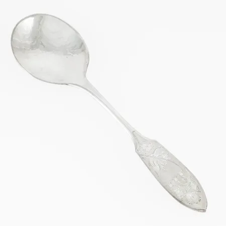 Sked i silver (830/1000). Modell Tornedal/Finnmyrten. Längd 134 mm. Vikt: 15,4g. Stämplad HANDSMIDE, M10 (1986), COP (C O Persson Aktiebolag, Haparanda), silver & kattfot. Namn- och datumgravyr. 