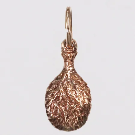 Hänge, längd 18mm inkl ögla, bredd 7,4mm, 14K Vikt: 0,7 g