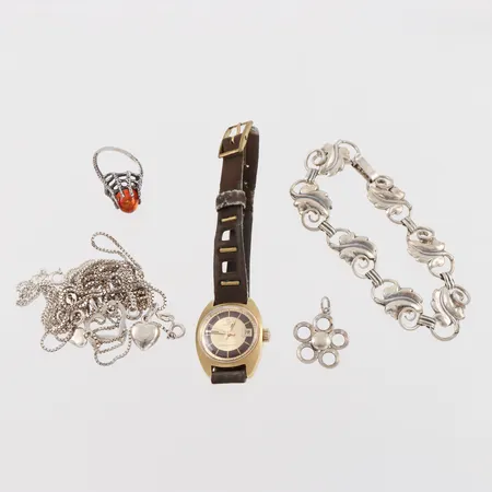 Diverse silversmycken, vikt 34.7 gram + damur Certina. Vikt: 34,7 g