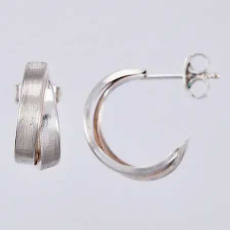 Ett par örhängen, längd: ca 1,5cm, bredd: ca 5mm, 830/1000 Silver  Vikt: 1,1 g