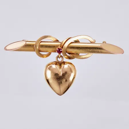 Brosch med röd sten och hängande hjärta, längd: 2cm, bredd: ca 45mm, defekt hjärta, 18K Vikt: 3,2 g