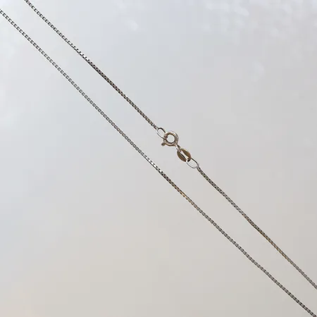 Kedja Venezia, ca 70cm, bredd 1mm. 925/1000 silver  Vikt: 3,7 g