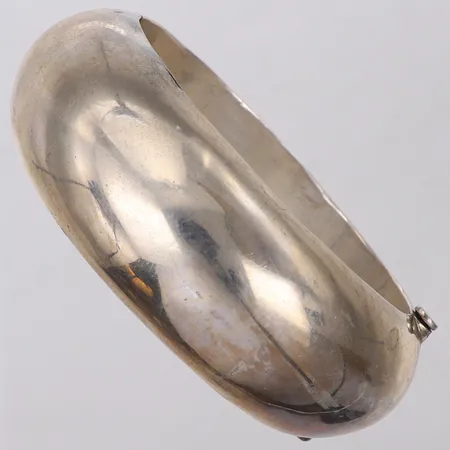 Stelt armband, innermått Ø58mm, bredd 24,8mm, ihålig, öppningsbar, minimala ojämnheter, silver 925/1000 Vikt: 55,2 g