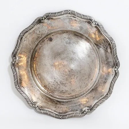 Uppläggningsfat, Ø35cm, gravyr, silver 830/1000 Vikt: 807,1 g