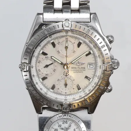 Herrur Breitling Chronomat Ø40mm ref nr. A13352, snr. 287965, automat, kronograf, datum, ca år 2002, stål, med extra UTC ref nr. A70172 snr. 0127, längd ca 19 cm, pärlemorfärgad urtavla, pilotlänk, mindre repor, inget batteri i UTC:n, inga tillbehör, smärre slitage  Vikt: 0 g